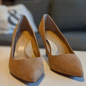 Banana Republic Madison 12-hour pump